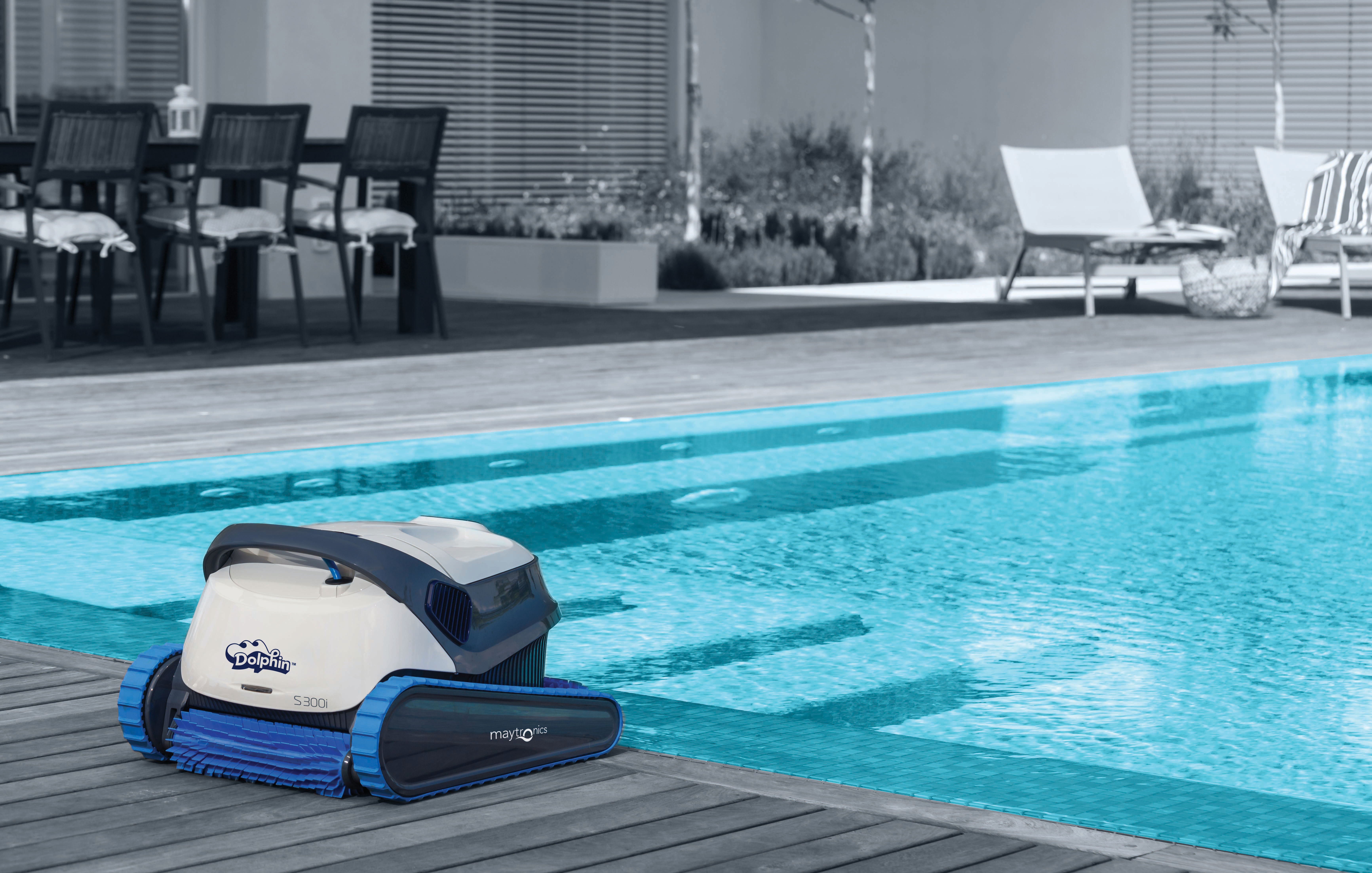 home-commercial-robotic-swimming-pool-cleaner-singapore